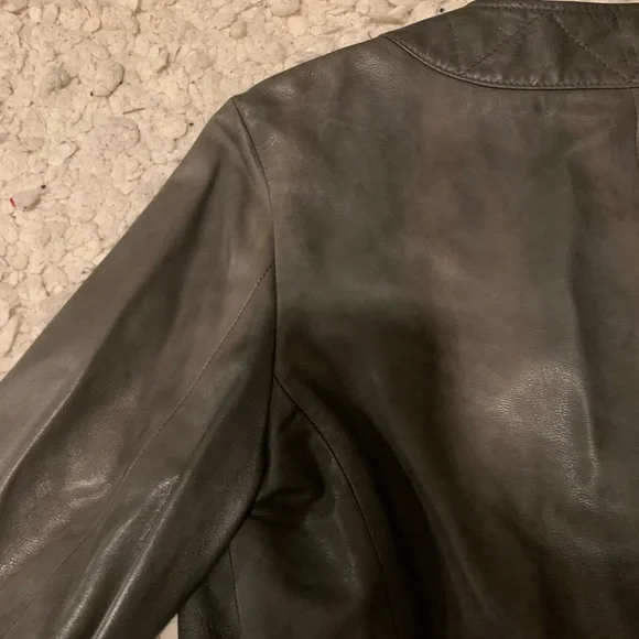 MaxMara Vintage Green Women’s Genuine Leather Jacket made in Italy (US SZ 12) - Picture 8 of 16